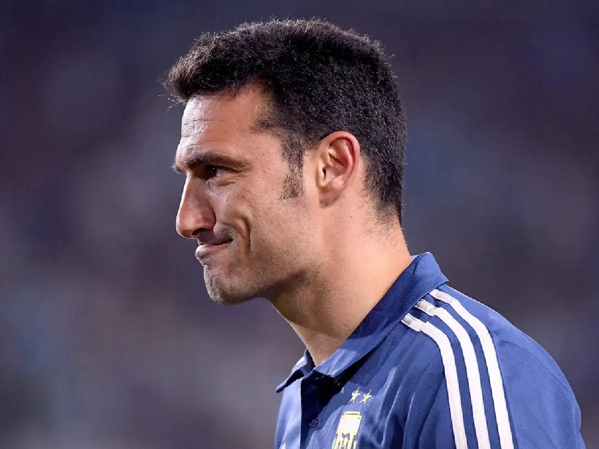 Scaloni regresó al país y se reúne con Tapia y Menotti 