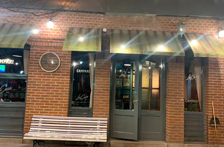 Detienen a un hombre que rompió la puerta de un bar