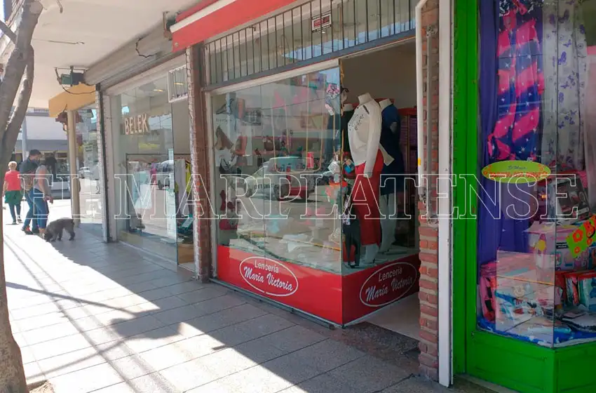 Comerciantes permiten el ingreso de gente: "Estamos tratando de subsistir"