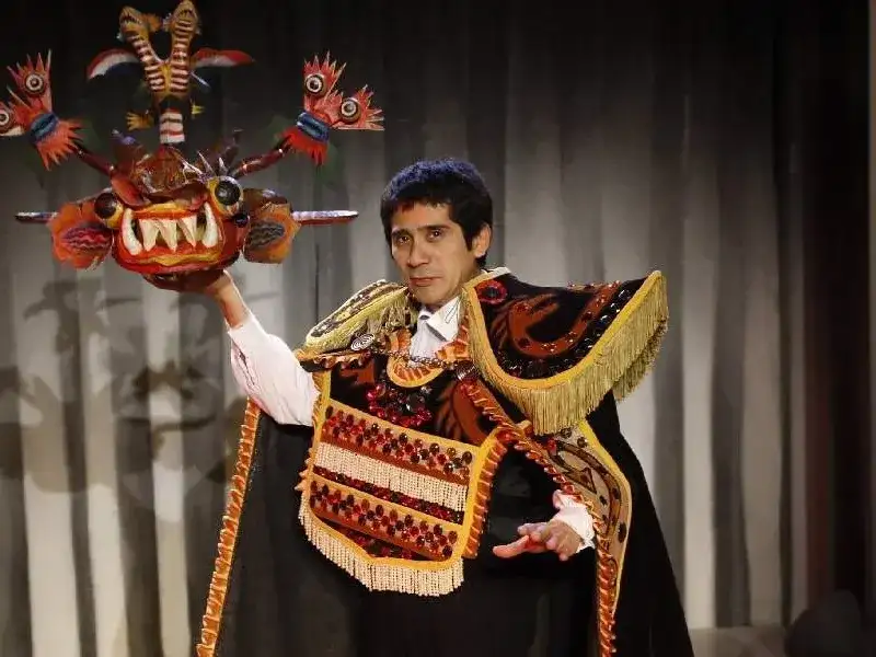 Osqui Guzmán protagoniza  “El Bululú, Antología Endiablada”. Foto: Gentileza.