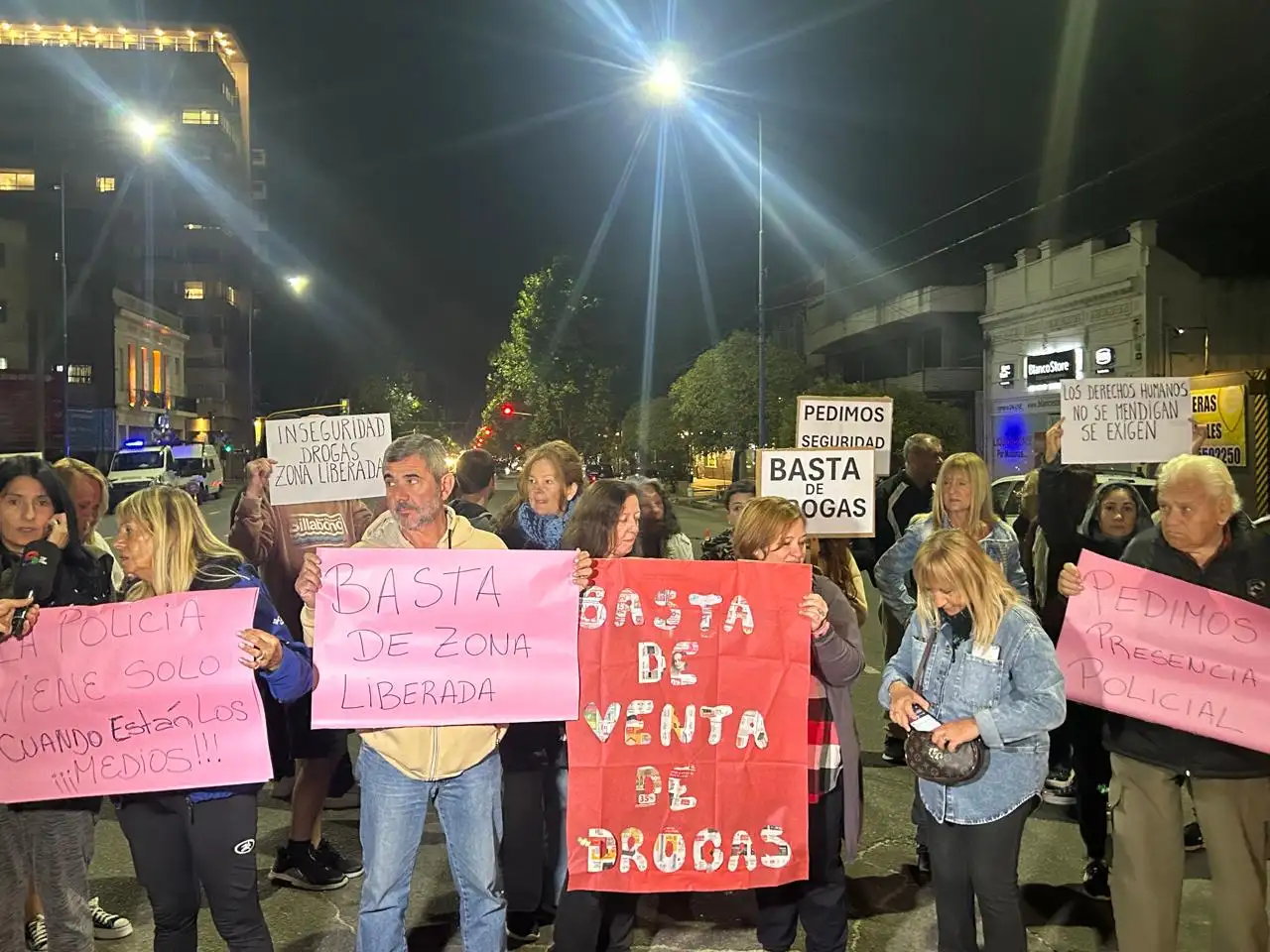 Corte de avenida Luro y reclamo por seguridad de vecinos de Estación Norte.