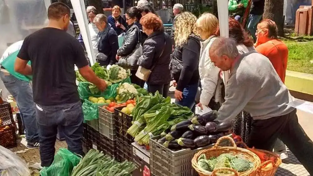 Tras su rápida suspensión, se retomarían los mercados populares