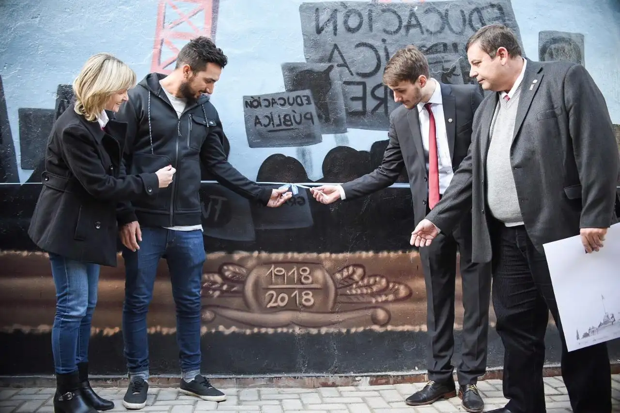 Santa Fe suma un mural que rinde homenaje a la Reforma Universitaria
