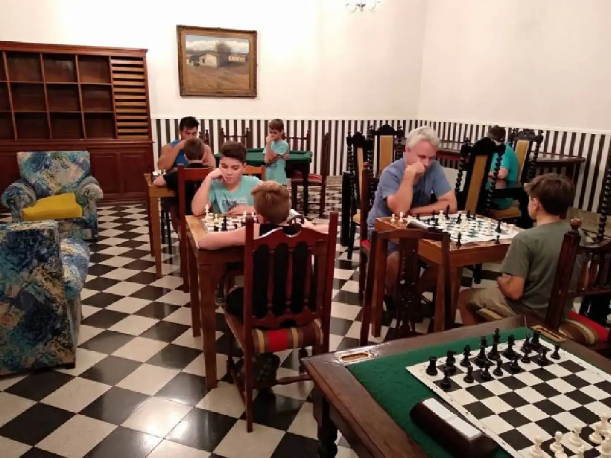 Juegan en el Club local