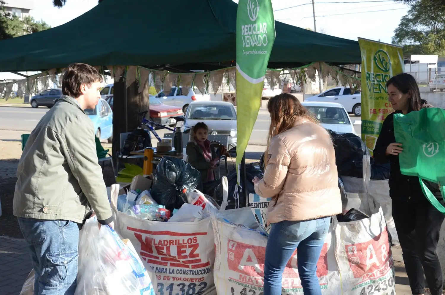 Canje de ecotachos para celebrar el día mundial de la ecología