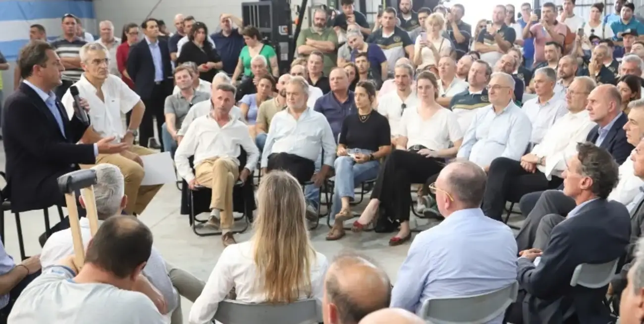 De la actividad participaron más de 500 representantes de entidades de la producción y la industria, dirigentes de la zona, productores y empresarios.