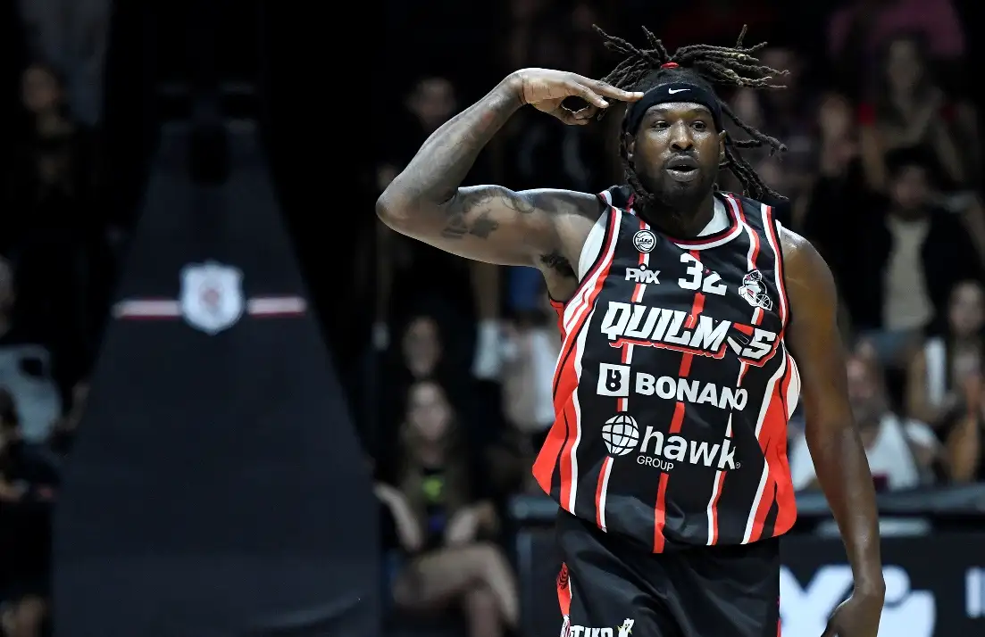 Tirrell Brown volvió a tener una buena noche (Foto: Prensa Quilmes)