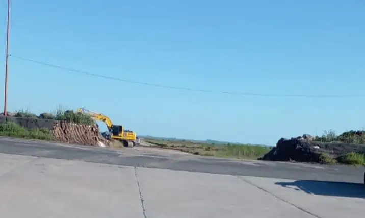 Preparativos para los trabajos de corrimiento de terraplén de defensa sobre ruta 90
