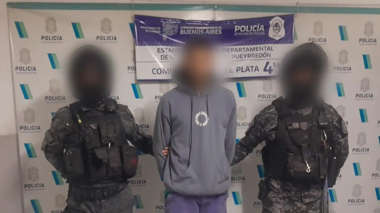 Operativo nocturno: secuestraron un revólver y una moto en una plaza