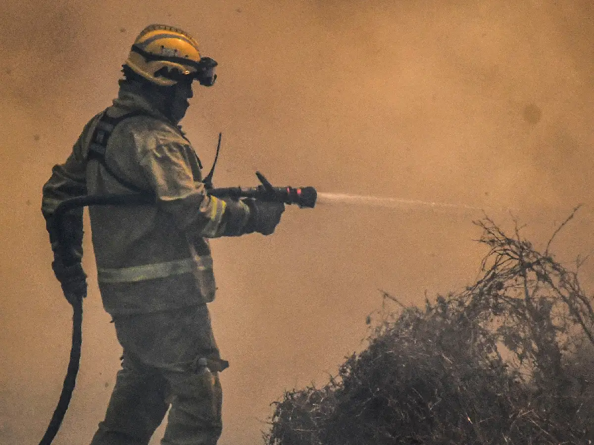 Se mantienen activos tres focos de incendios forestales en Córdoba