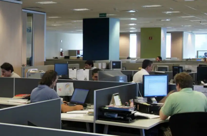 Call center de Cablevisión despide trabajadores eventuales