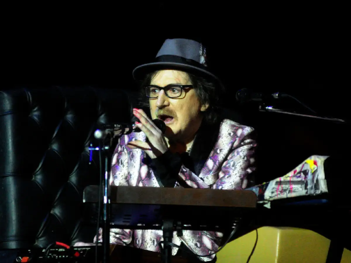 Charly García fue internado por quemaduras en una de sus piernas