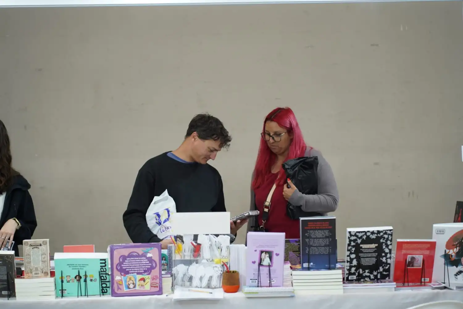 La Feria del Libro se desarrolla en el Superdomo.