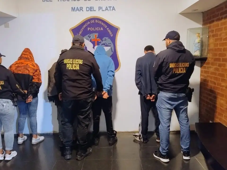 Las pesquisas se iniciaron en febrero de 2025, luego de denuncias anónimas que alertaban sobre movimientos sospechosos en la vivienda allanada