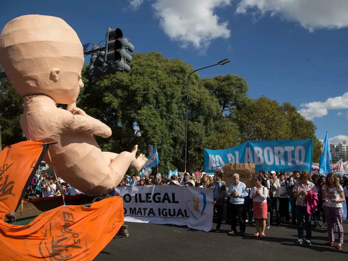 Antiabortistas marcharon en el país para rechazar la despenalización 
