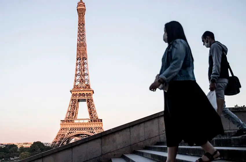 Francia extiende el toque de queda en las zonas con más casos de coronavirus