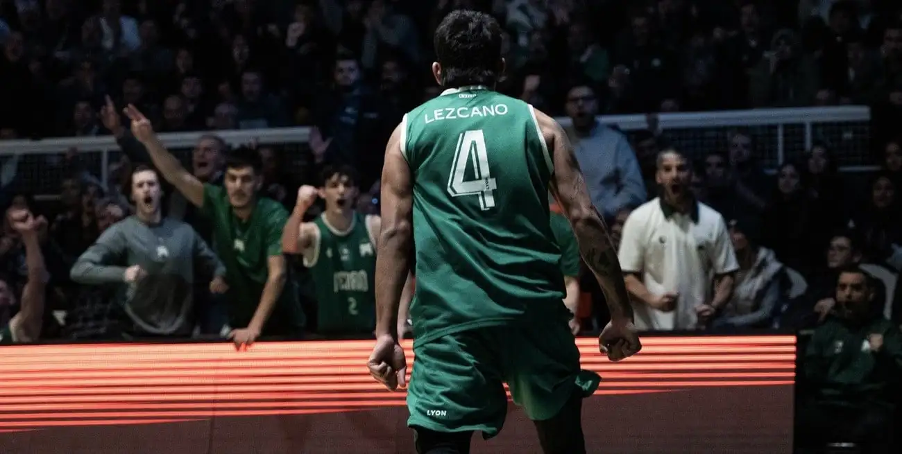 El 4 verde la clavó de aro a aro.