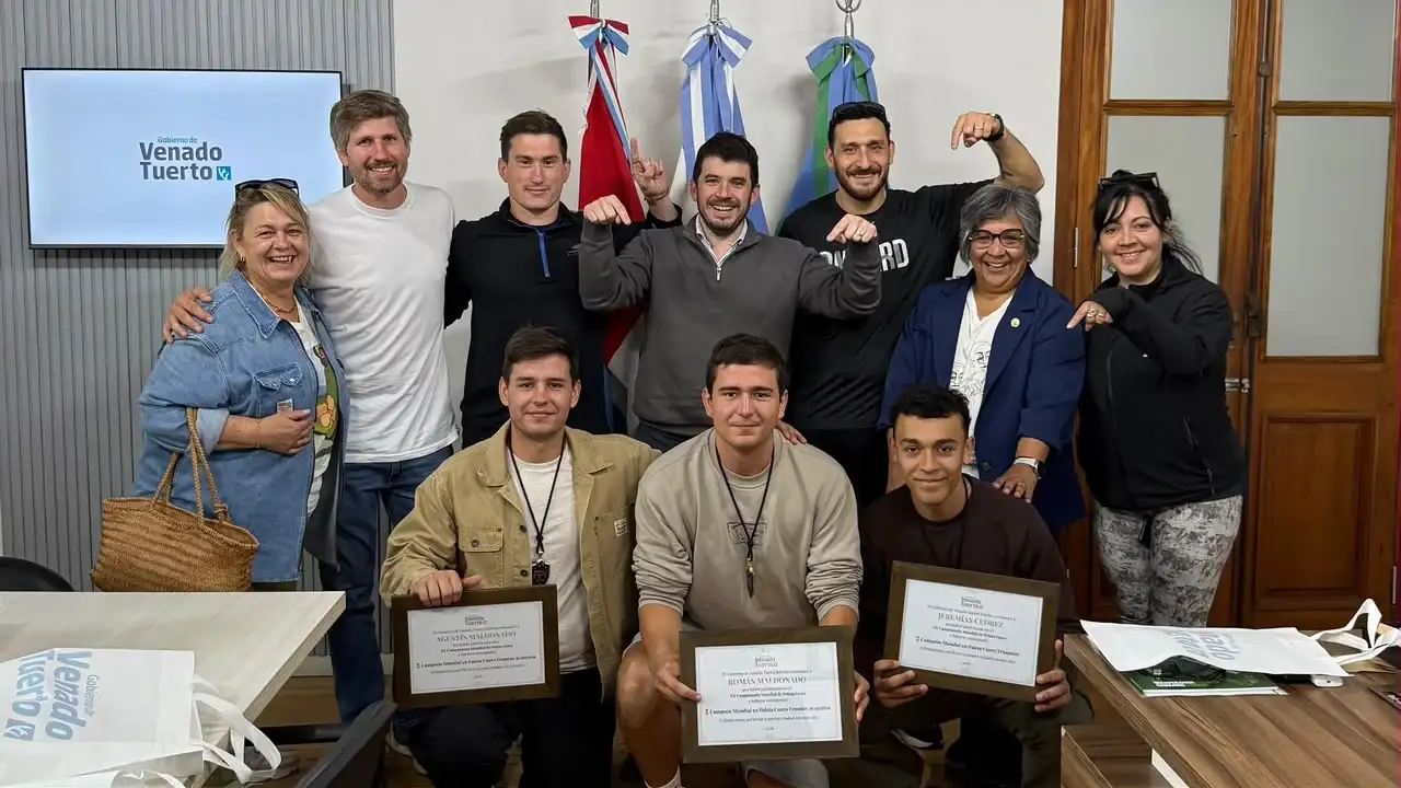 Chiarella mantuvo un encuentro con los representantes de la ciudad que se consagraron campeones mundiales de pelota paleta en el XX Campeonato Mundial Absoluto de Pelota Vasca 2026. Foto: GVT