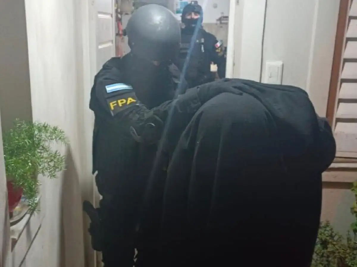 Arroyito: FPA detuvo a una pareja mientras realizaba delivery de drogas 
