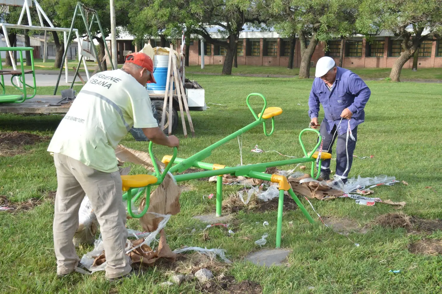 Con nuevos juegos, avanza la puesta en valor de la Plaza del Trabajador