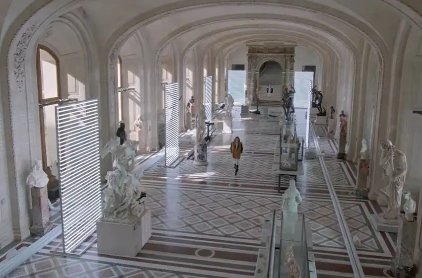 Louis Vuitton cierra Paris Fashion Week con un desfile en el Museo del Louvre al ritmo de Daft Punk