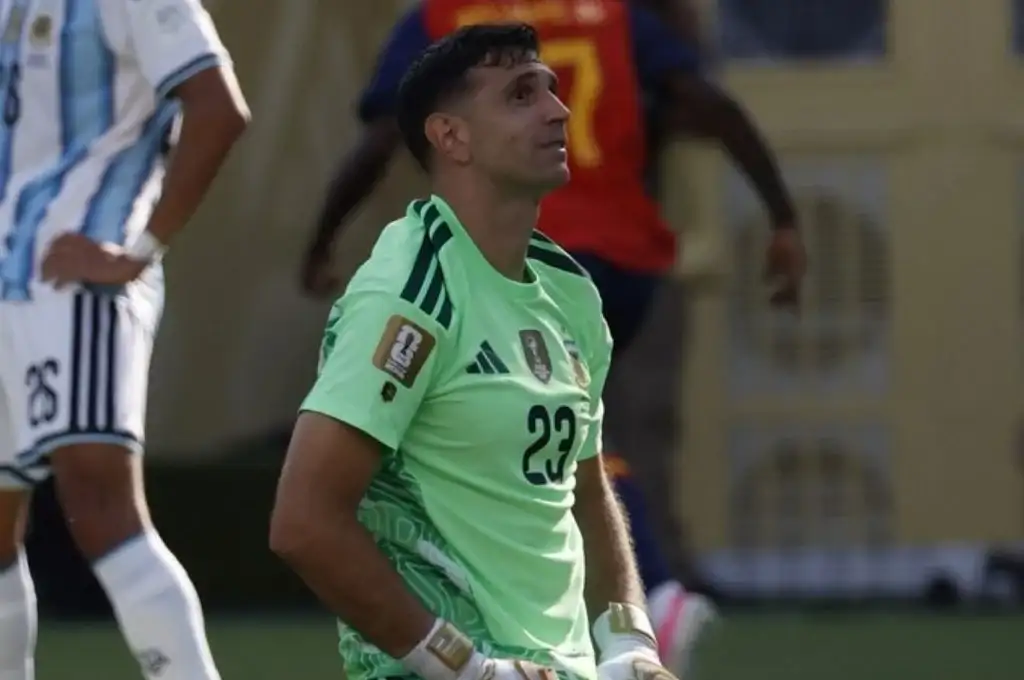Dibu Martínez