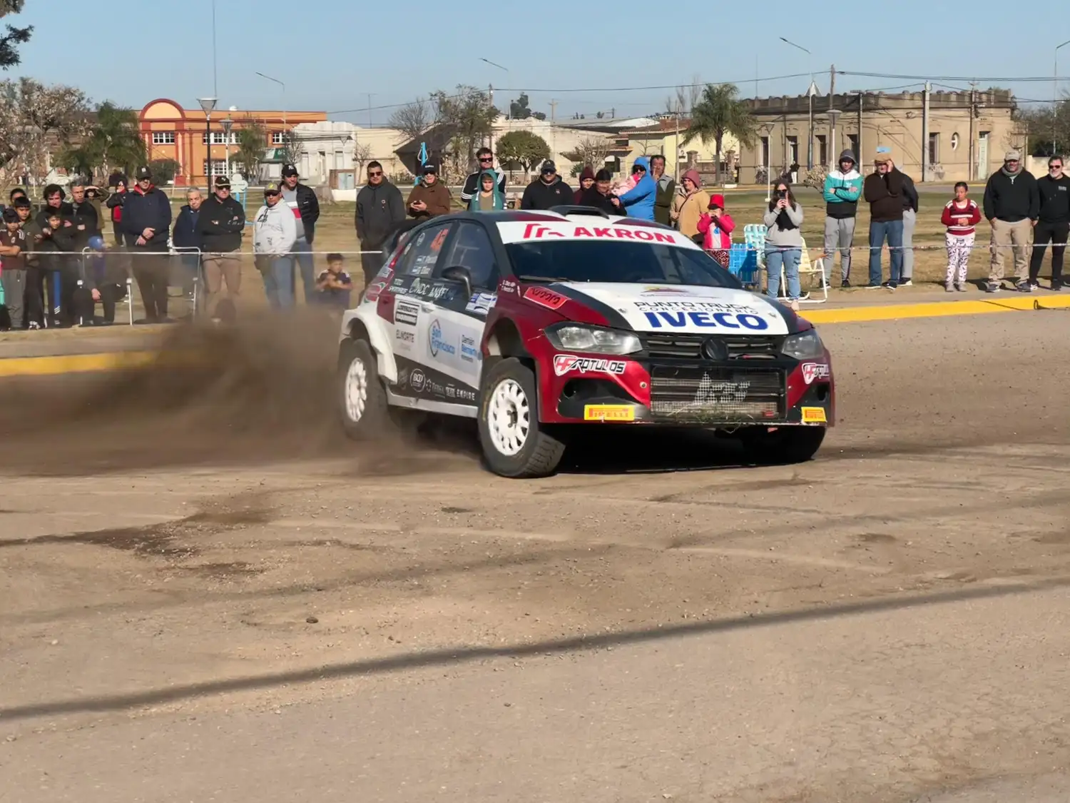 "Tomi" Perotti lidera la Maxi Rally.