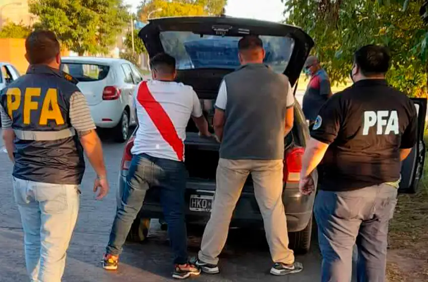 La Policía Federal detuvo a dos hombres con droga en el barrio El Progreso