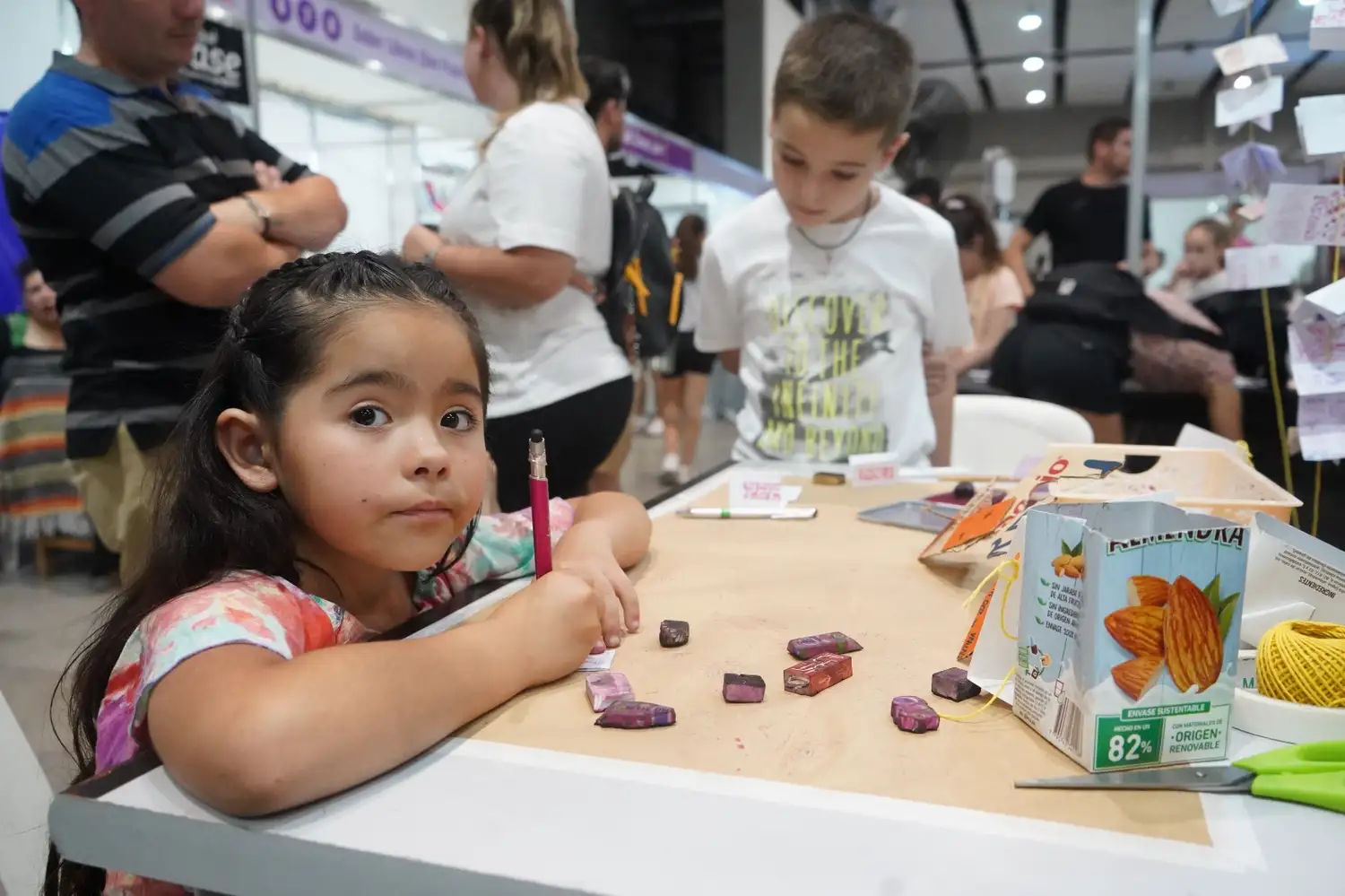 La feria del libro presenta talleres y espacio especial para infancias.