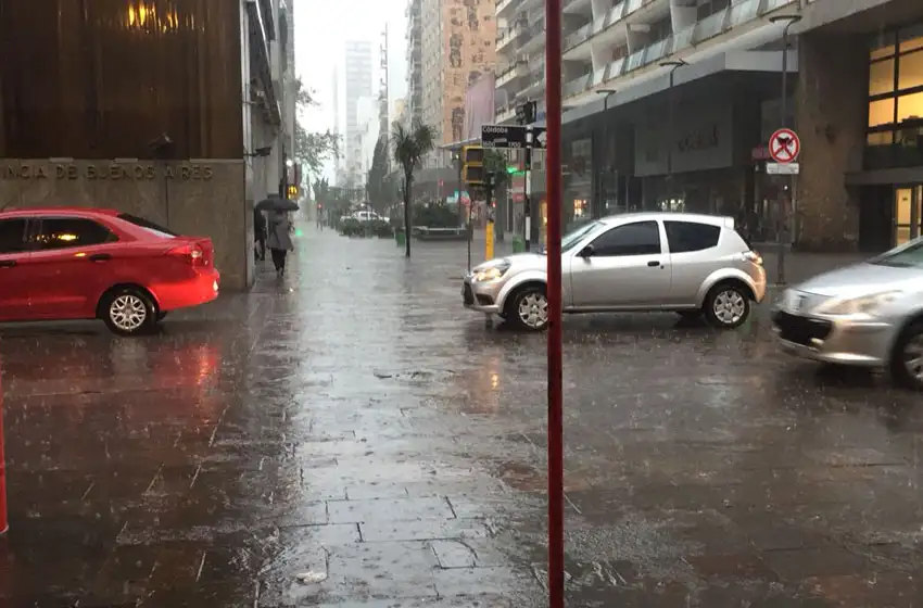 El jueves trae nuevamente la lluvia a la ciudad