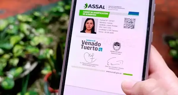 Las autoridades advierten sobre estafas y falsas convocatorias laborales que utilizan este documento oficial. Archivo