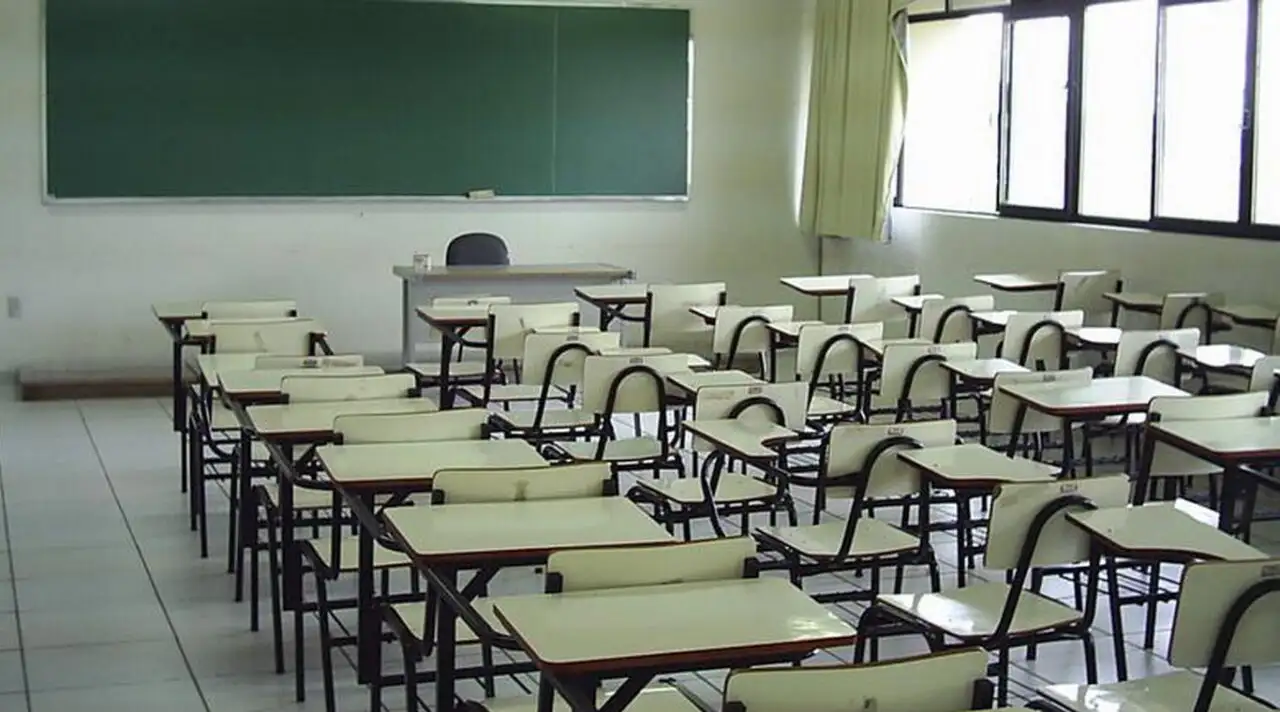 A falta de aviso oficial, el lunes será la reunión paritaria con los gremios docentes en Santa Fe.
