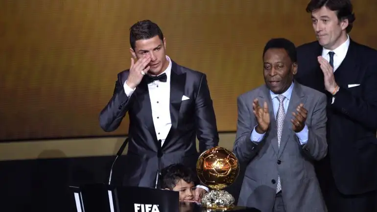 Cristiano Ronaldo ganó el Balón de Oro y destronó a Lionel Messi como el mejor del mundo
