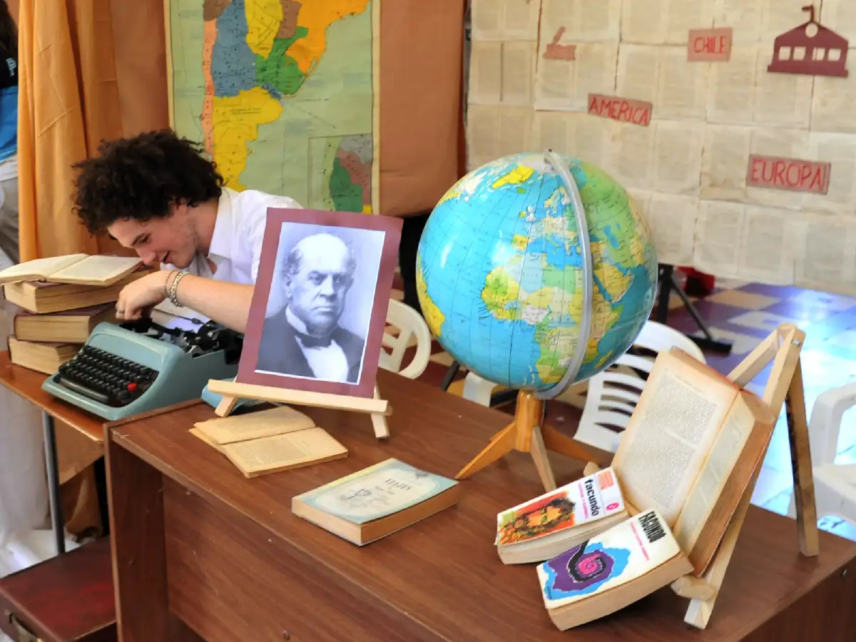 La literatura se apoderó unos momentos de la escuela Normal
