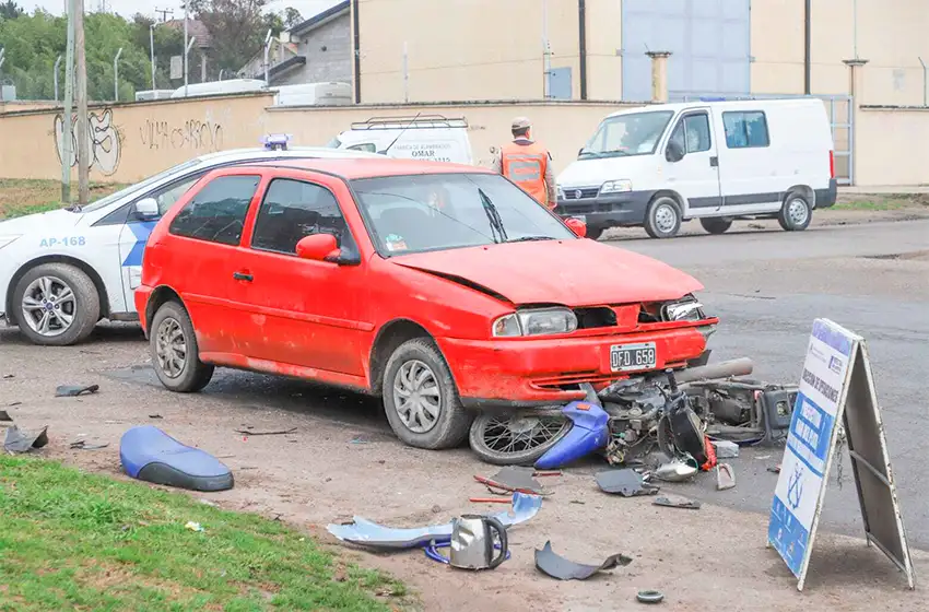 Motociclista fue derivado al hospital tras un accidente en Florencio Sánchez