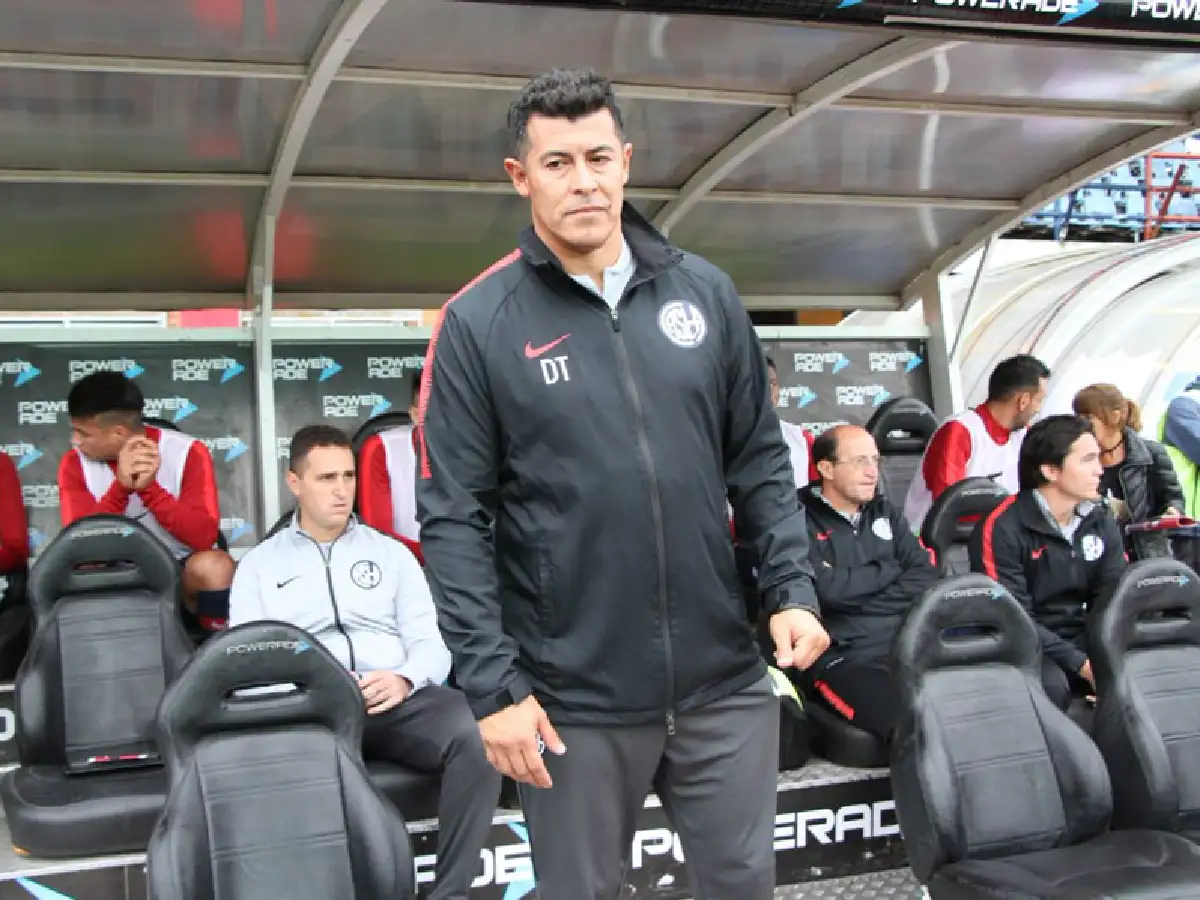 Almirón no se va