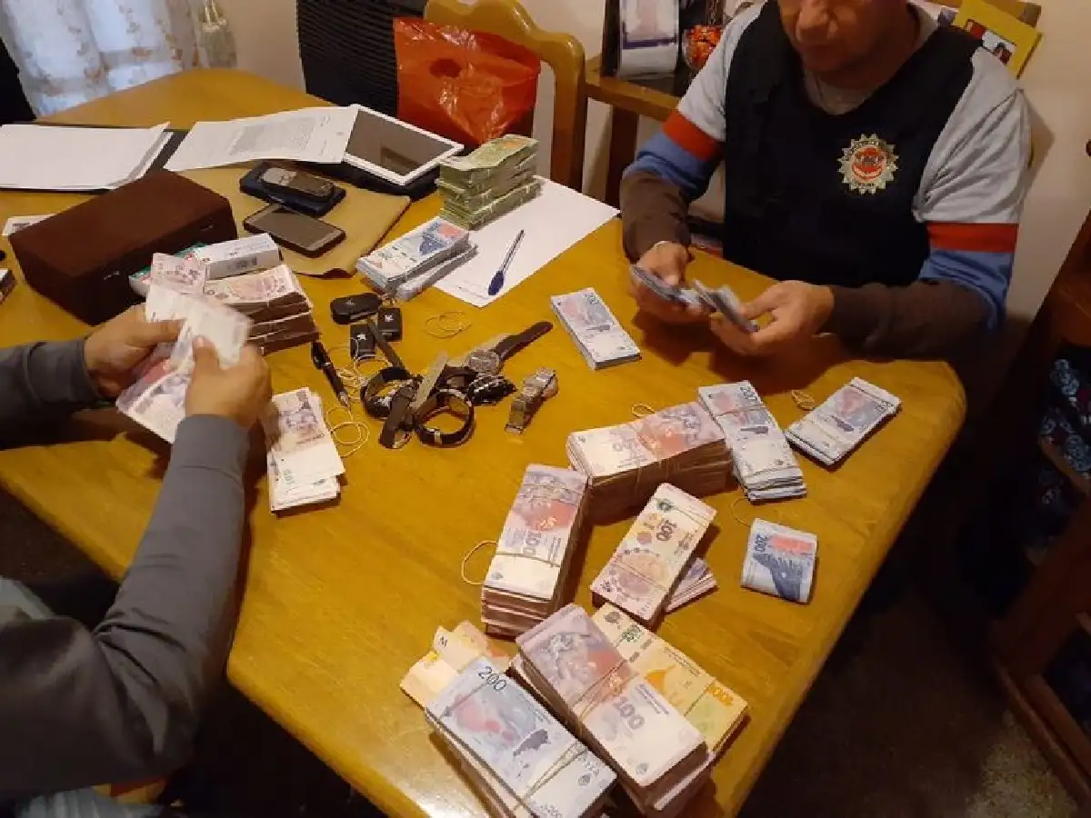 Detienen a 22 personas y las acusan de integrar una banda dedicada a robos y estafas en Córdoba