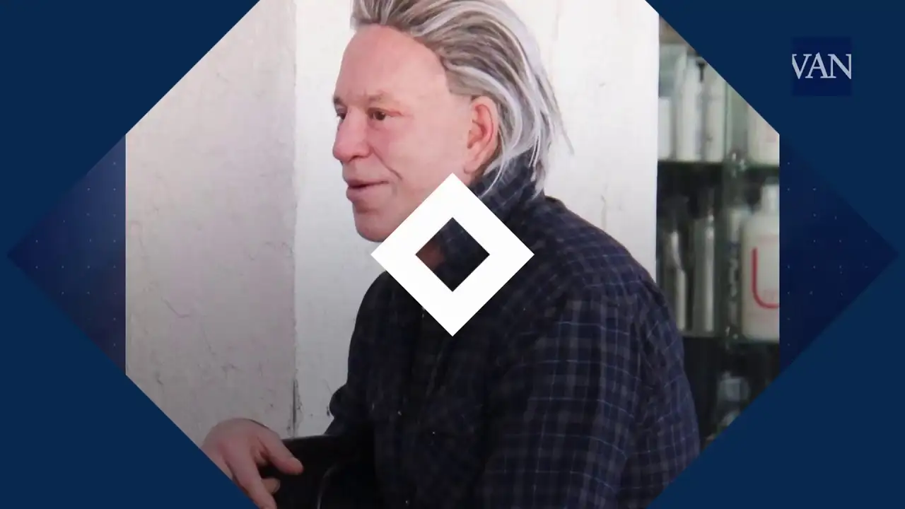 La cara de Mickey Rourke vuelve a hacerse viral por su abuso de cirugía