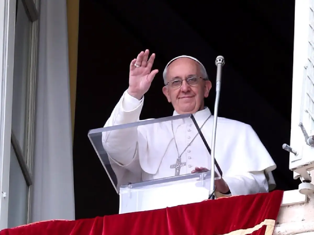 El Papa quedó atrapado en el ascensor y debió ser rescatado por los bomberos 