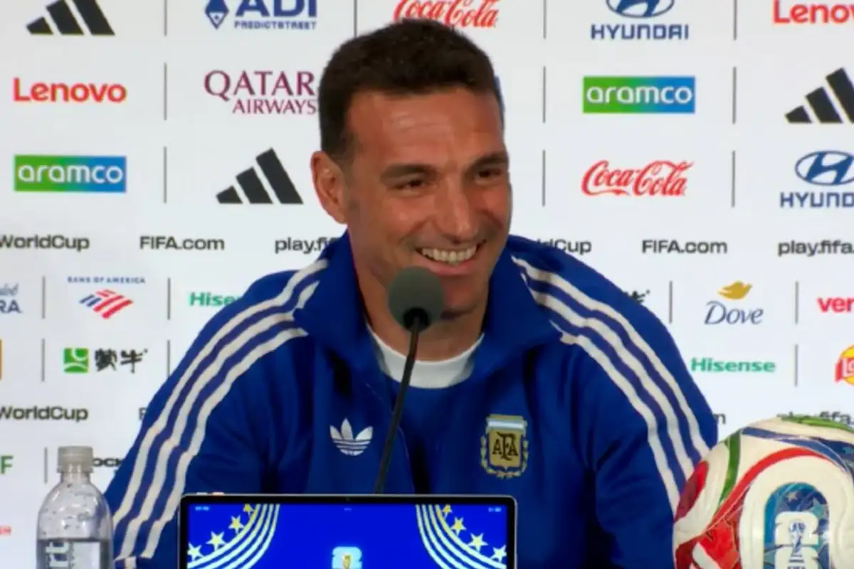 Lionel Scaloni en conferencia de prensa.