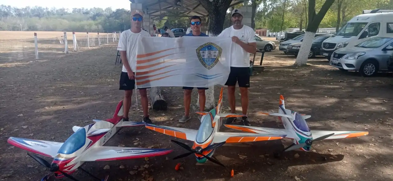Tres competidores locales que representaron al Aeroclub San Francisco.