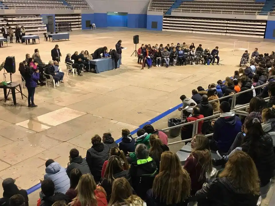 Entrega de becas con una presencia especial