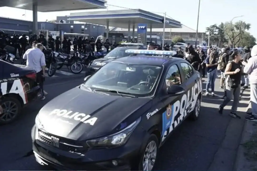 Los agentes se movilizan en reclamo de mejoras salariales y condiciones de trabajo.