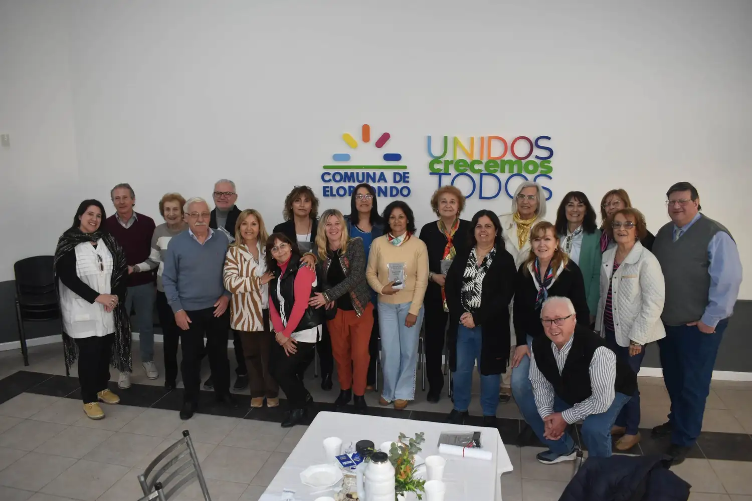 Todos los homenajeados junto a familiares, directivos de instituciones y autoridades