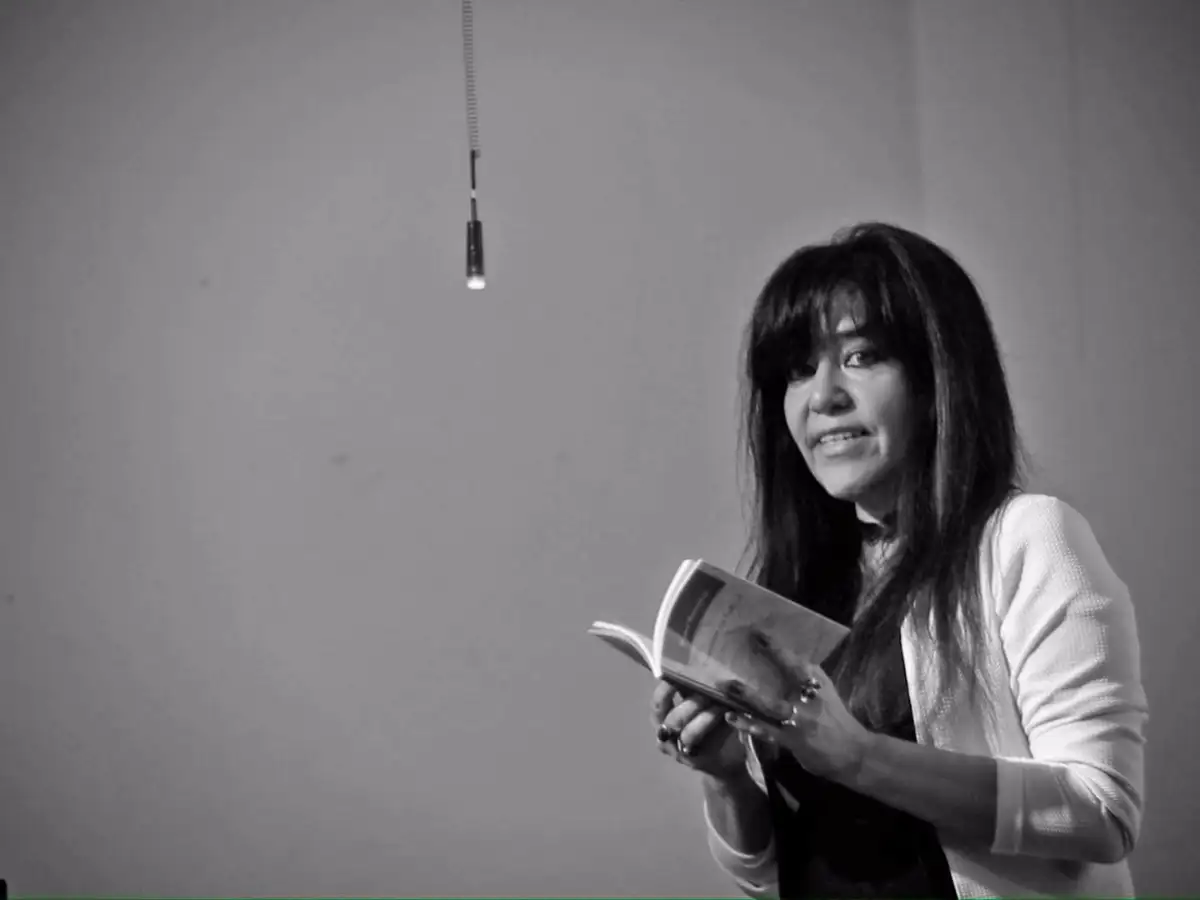 Una sanfrancsiqueña lleva su  poesía a la campiña francesa 