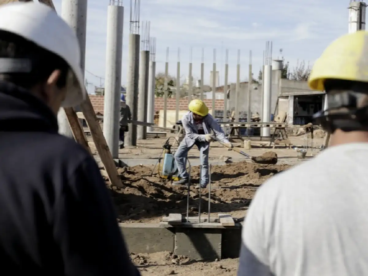 La actividad industrial y la construcción subieron más del 5% en julio