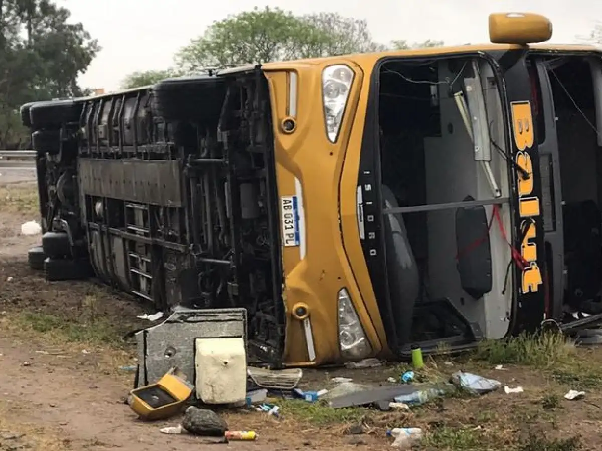 Vuelco fatal en Tucumán: sube a tres la cifra de muertos