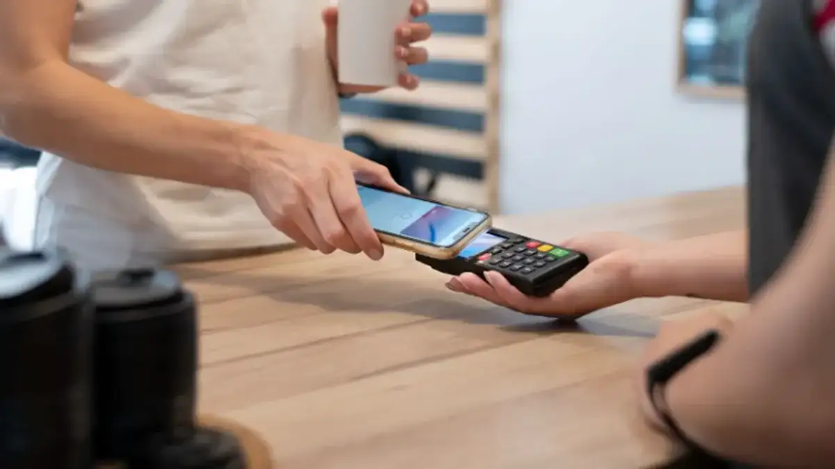 Uno de cada tres jóvenes argentinos tiene una billetera virtual como su banco principal
