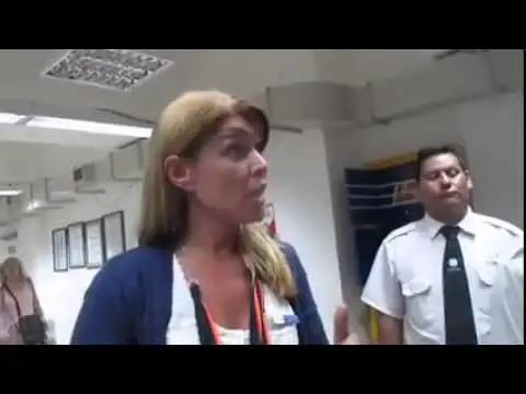Tras una semana sin luz, tiró en Edesur toda la comida que se le pudrió