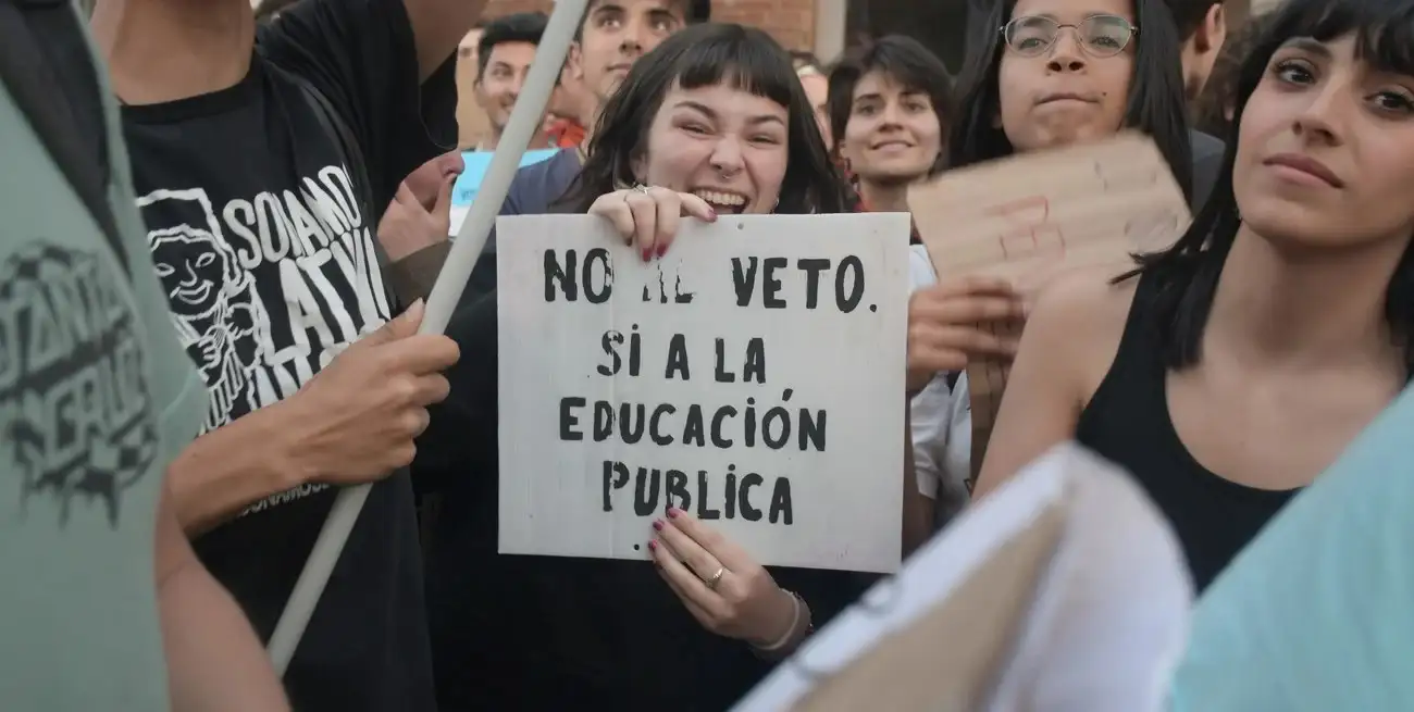 El reclamo por más fondos para las universidades públicas se mantiene pese al rechazo presidencial y legislativo a la ley de Financiamiento. Crédito: Manuel Fabatía